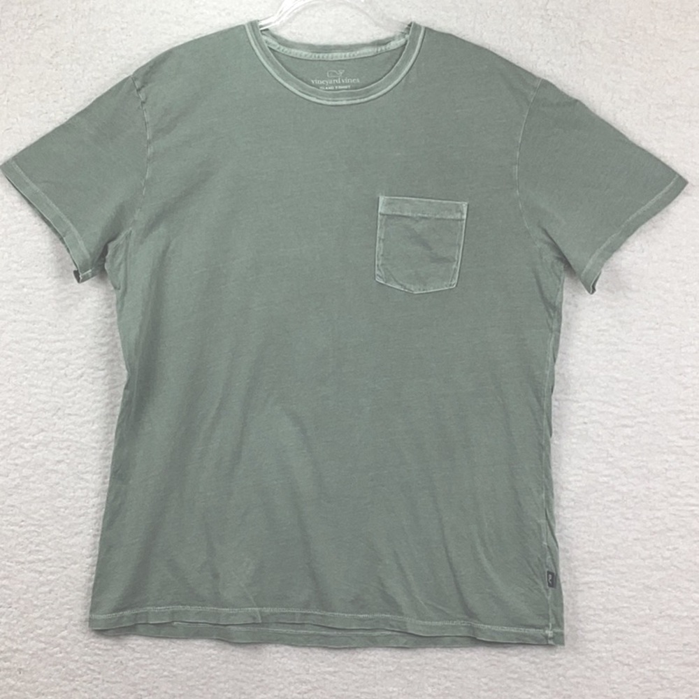 Vineyard Vines Men’s Size Large Pocket Tee.